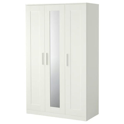 Wardrobe with 3 doors